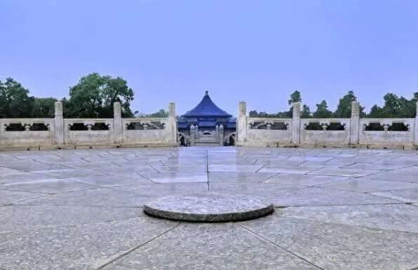 Heavenly Centre Stone on the Circular Mound Altar